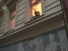 blonde mature gibt blowjob