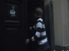 blonde mature gibt blowjob