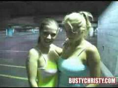 Vollbusige Girls beim Sex